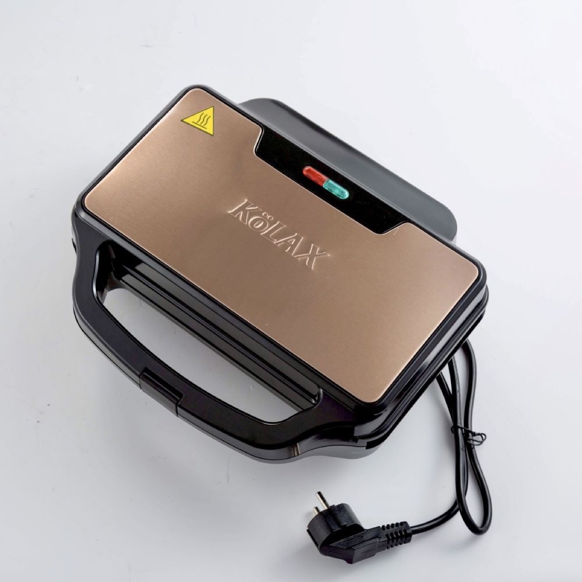 Waffle Maker - 1000-Watt, Non-Stick Plates, Easy-to-Clean, Cool Touch Housing and Skid Resistant Feet, gold ss shell, view 3